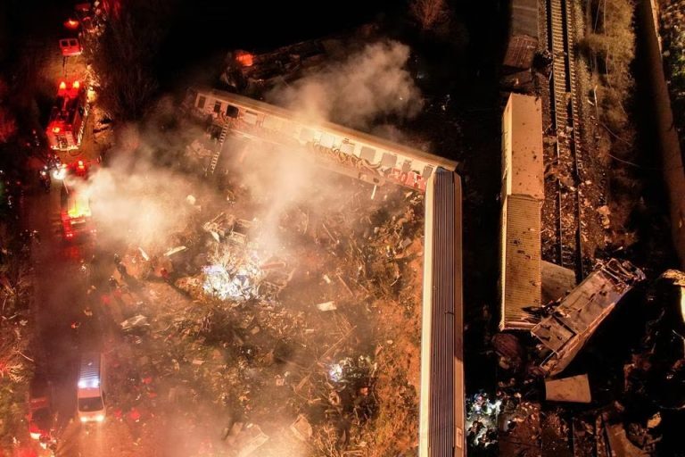 Τραγωδία στα Τέμπη: Δραματικές ιστορίες από τα βαγόνια – Ανατριχιάζουν οι περιγραφές των επιβαινόντων [βίντεο]