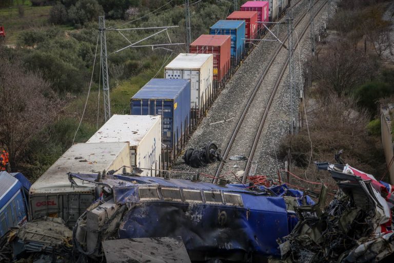 Τραγωδία στα Τέμπη: Καρέ καρέ η πορεία σύγκρουσης – Για 18 χλμ. έτρεχαν στις ίδιες ράγες [infographic]