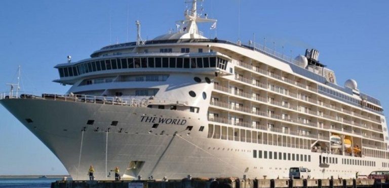 Θεσσαλονίκη: Στο λιμάνι το κρουαζιερόπλοιο «The World» – Aντί για καμπίνες διαθέτει αυτόνομες κατοικίες [εικόνες & βίντεο]
