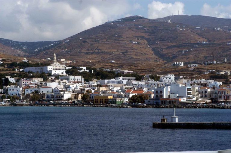 Τήνος: Τραγικές στιγμές με τον πνιγμό του 3χρονου αγοριού από σταφύλι – Τι λένε οι γονείς του