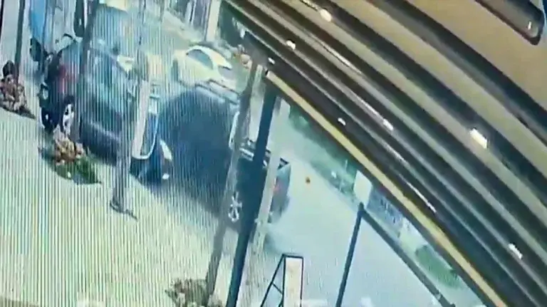 Θεσσαλονίκη: Βίντεο – σοκ από το θανατηφόρο τροχαίο – Πώς φορτηγάκι παρέσυρε πεζό