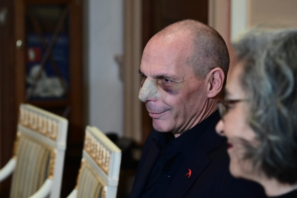 Γιάνης Βαρουφάκης: Και άλλη σύλληψη για τον ξυλοδαρμό του στα Εξάρχεια