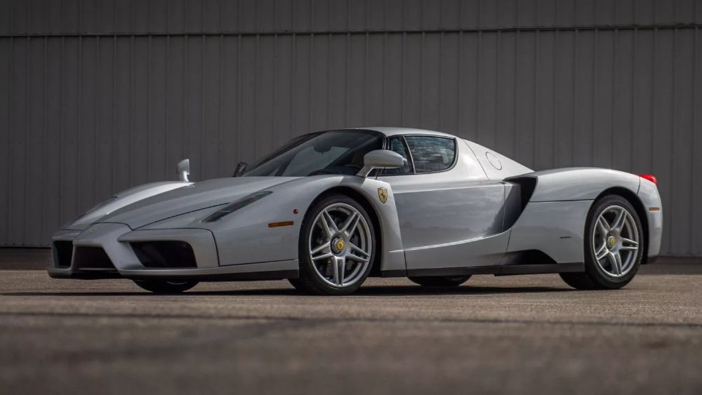 Προς πώληση μια Ferrari Enzo σε κατάσταση βιτρίνας