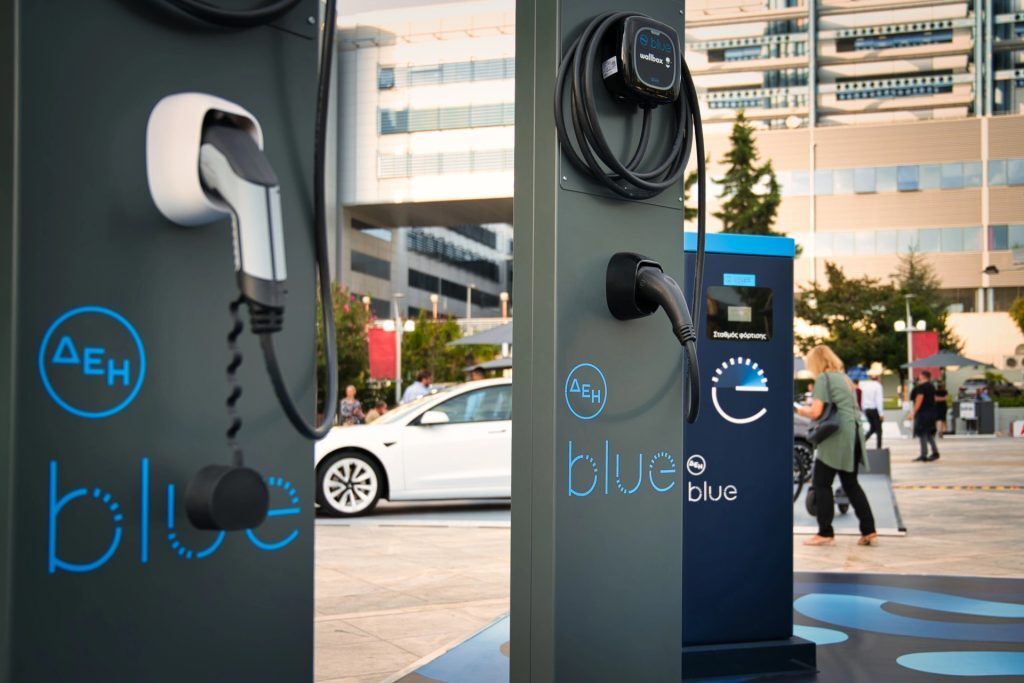 ΔΕΗ blue: Πάνω από 1500 σημεία φόρτισης και περισσότερα από 80 σημεία ταχυφόρτισης πανελλαδικά για Πάσχα με ηλεκτροκίνηση