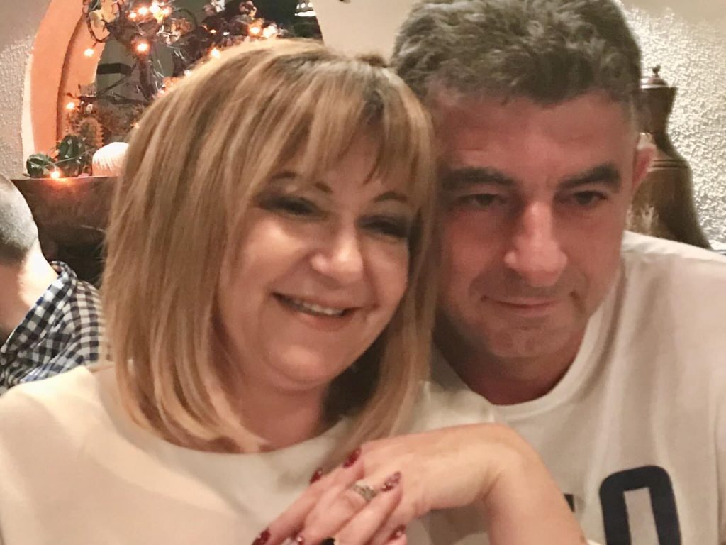 Γιώργος Καραϊβάζ: «Έχουμε ανηφόρα, αλλά βλέπουμε τον δρόμο», λέει η σύζυγός του Στάθα Αλεξανδροπούλο