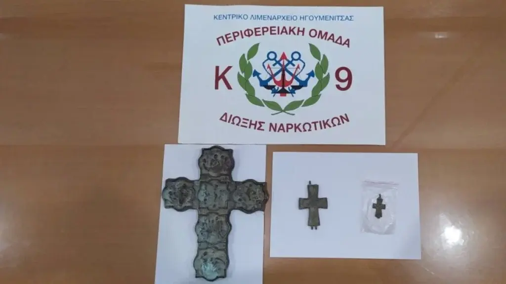 Ηγουμενίτσα: 61χρονος κατηγορείται για αρχαιοκαπηλία – Εντοπίσθηκαν αρχαίοι σταυροί στο αυτο