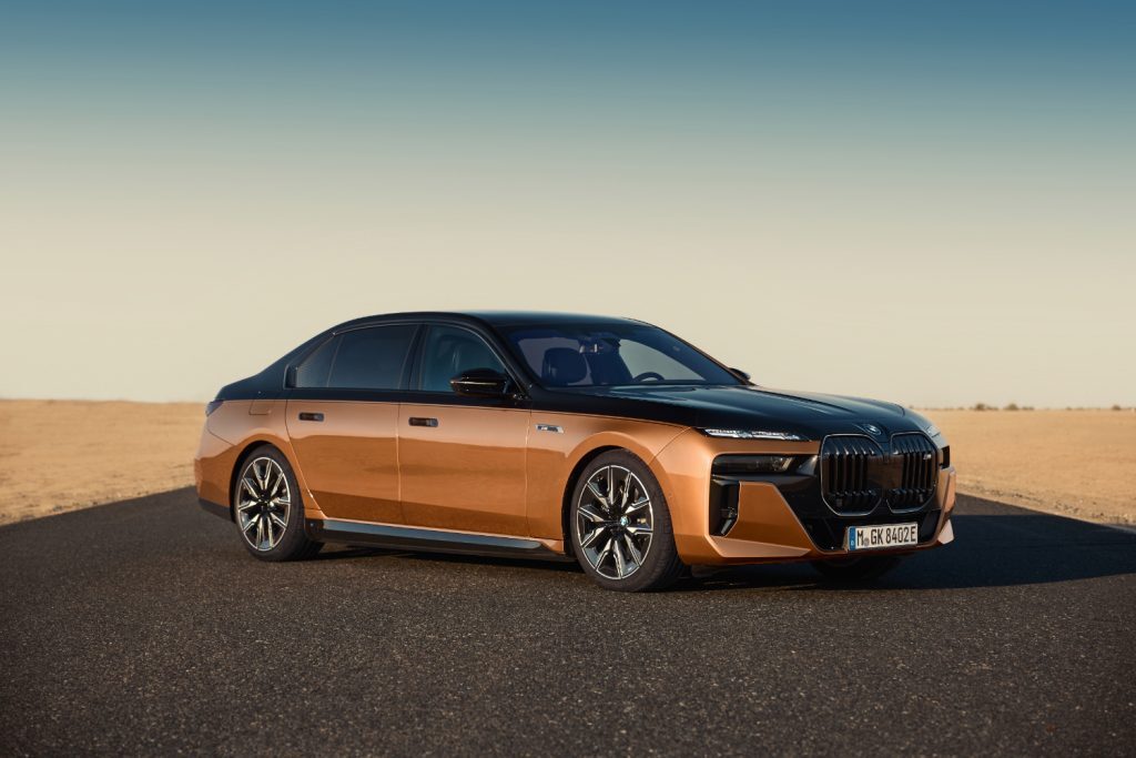 Η BMW παρουσιάζει την κορυφαία i7 M70 xDrive των 660 ίππων