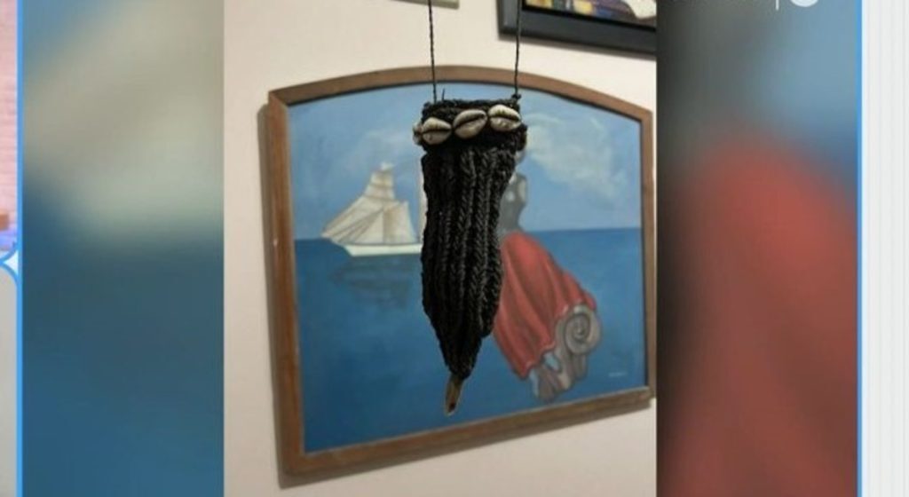 Θήκη για πέος από την Αφρική στα… χέρια γνωστού Έλληνα εκτιμητή [Βίντεο]
