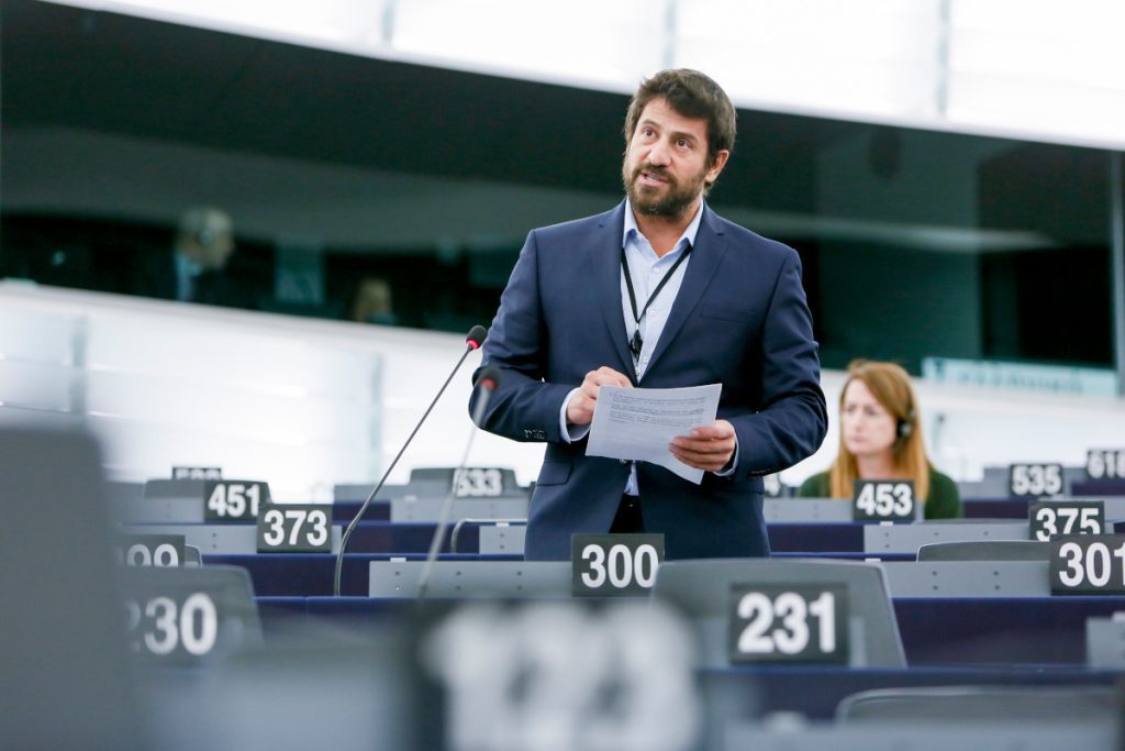 Υπόθεση Γεωργούλη: Οργή στο ΠΑΣΟΚ για υποψήφια βουλευτής του ΣΥΡΙΖΑ που αναπαράγει απαράδεκτο πρωτοσ
