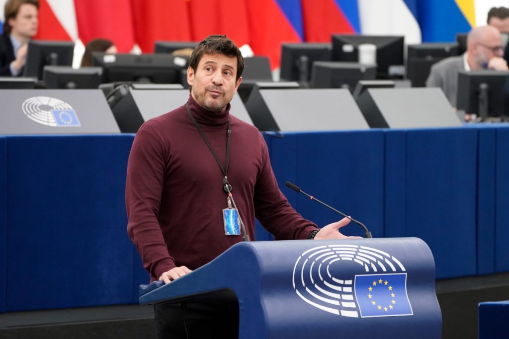 Αλέξης Γεωργούλης: Σπάει τη σιωπή του για πρώτη φορά – Οι καταγγελίες για σεξουαλική παρενόχλη