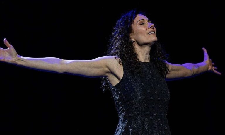 Λόρα Μπενάντι: Απέβαλε επί σκηνής η τραγουδίστρια – Η συγκλονιστική της ανάρτηση