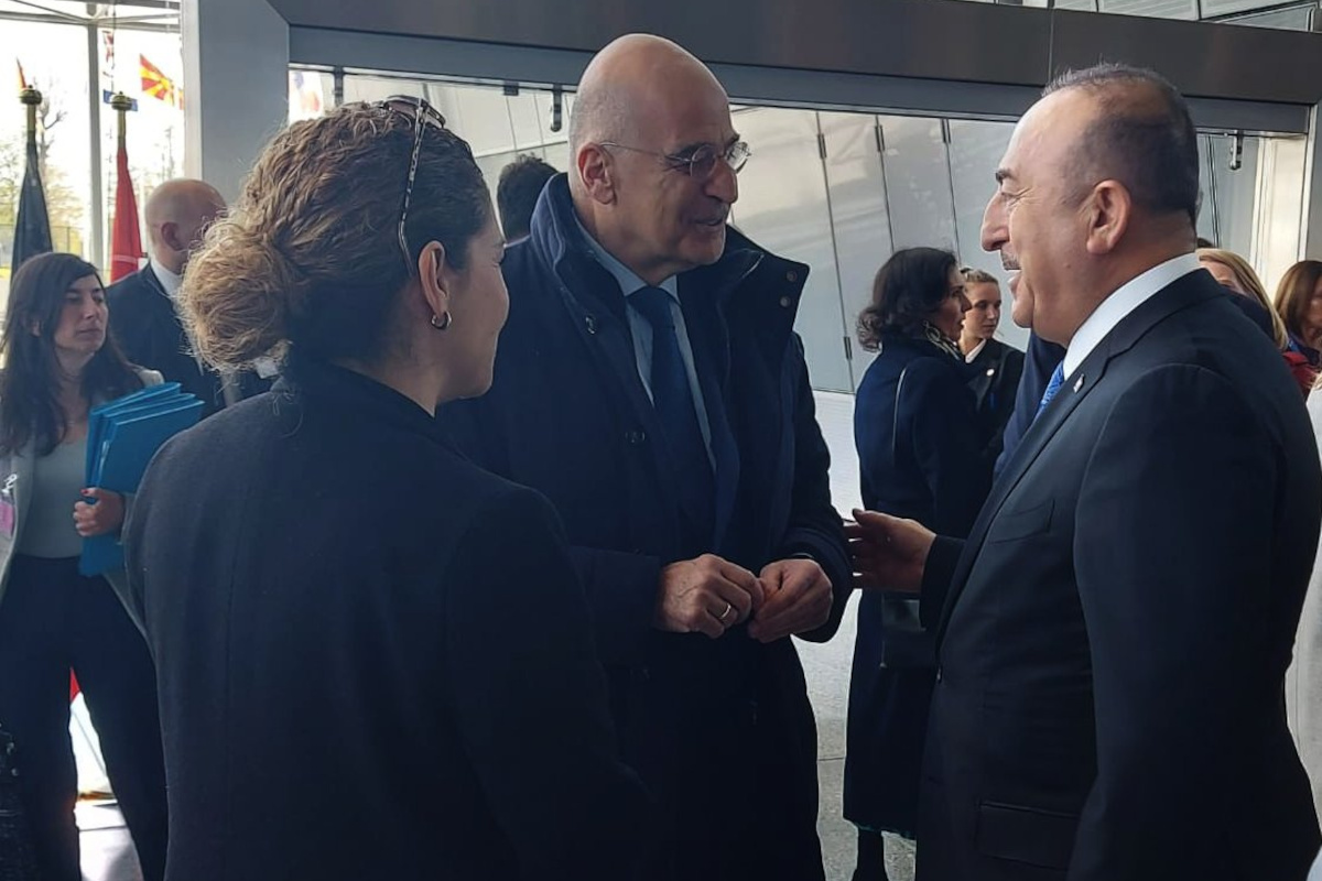 Σύντομο τετ α τετ Δένδια - Τσαβούσογλου στις Βρυξέλλες