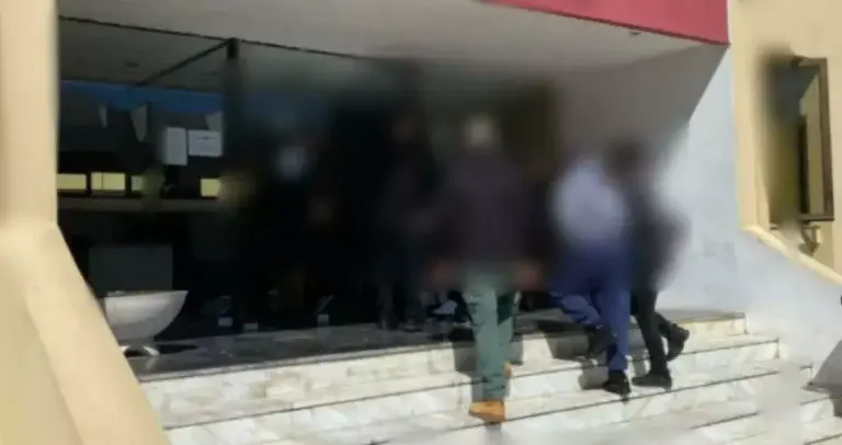 Κρήτη – Yπόθεση ομαδικού βιασμού: Ελεύθεροι, υπό όρους, ο γνωστός τράπερ και ο συνεργάτης του