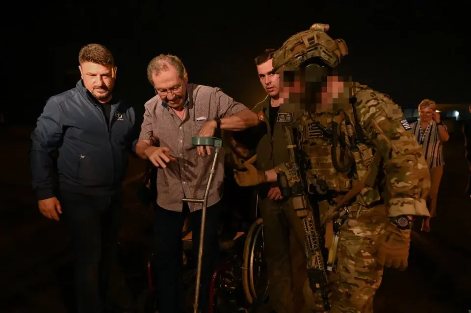 Έφτασαν στην Ελευσίνα οι πρώτοι Έλληνες από το Σουδάν