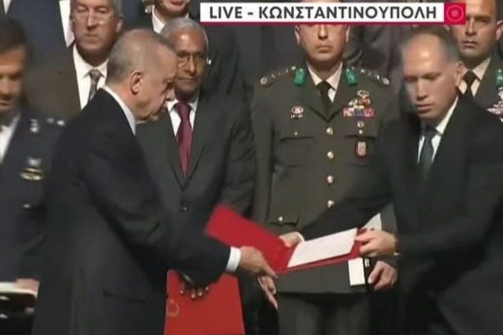 Τουρκία: Η άλλη πλευρά του Ερντογάν – «Γνωρίζουμε ποιοι ήταν οι φίλοι μας τη μαύρη ημέρα», βρά