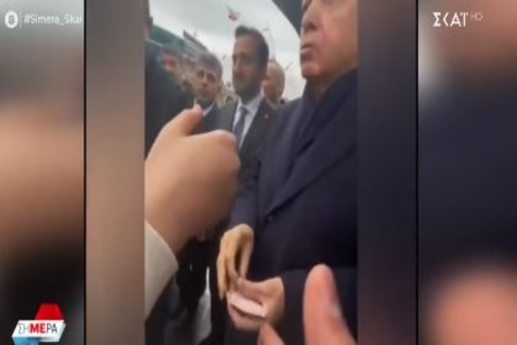 Εκλογές στην Τουρκία: Απύθμενο θράσος από τον Ερντογάν – Έδωσε «μπαξίσι» σε παιδιά [βίντεο]