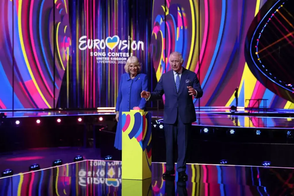 Eurovision 2023: Κάρολος και Καμίλα έκαναν τα αποκαλυπτήρια της σκηνής [εικόνες & βίντεο]