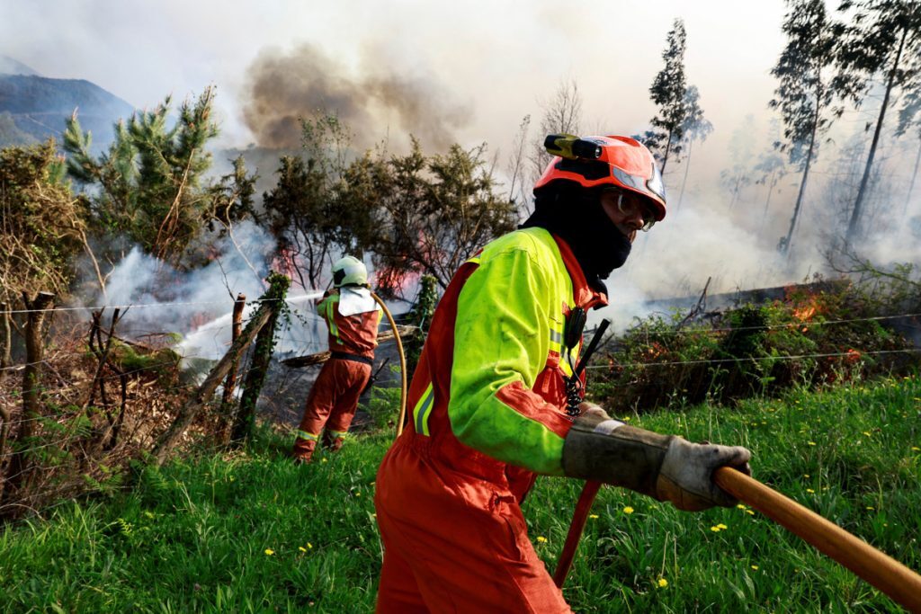 Ισπανία: Σε ύφεση η μεγάλη δασική πυρκαγιά στην Εξτρεμαδούρα – 120.000 στρέμματα δάσους κάηκαν