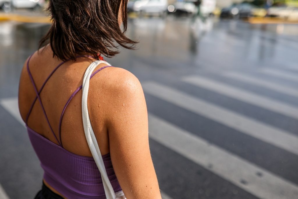 Καιρός: Το καλοκαίρι είναι…μακριά – Βροχές και καταιγίδες από το μεσημέρι στην Αττική [Βίντεο]