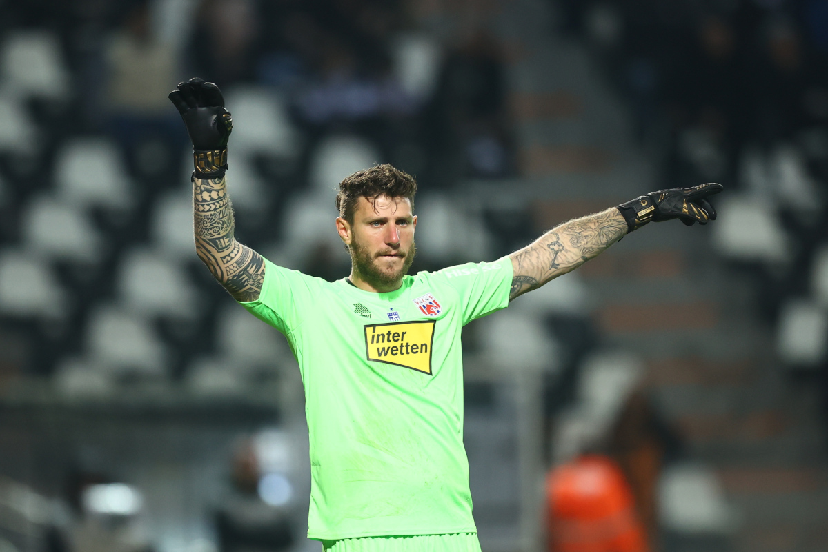 Μπόρις Κλέιμαν Βόλος: Ο Μπέος έδιωξε από την ομάδα Κλέιμαν και Εσκοβάλ