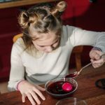 Πάσχα – Βάψιμο αυγών: 5 tips για τέλεια κατακόκκινα αυγά