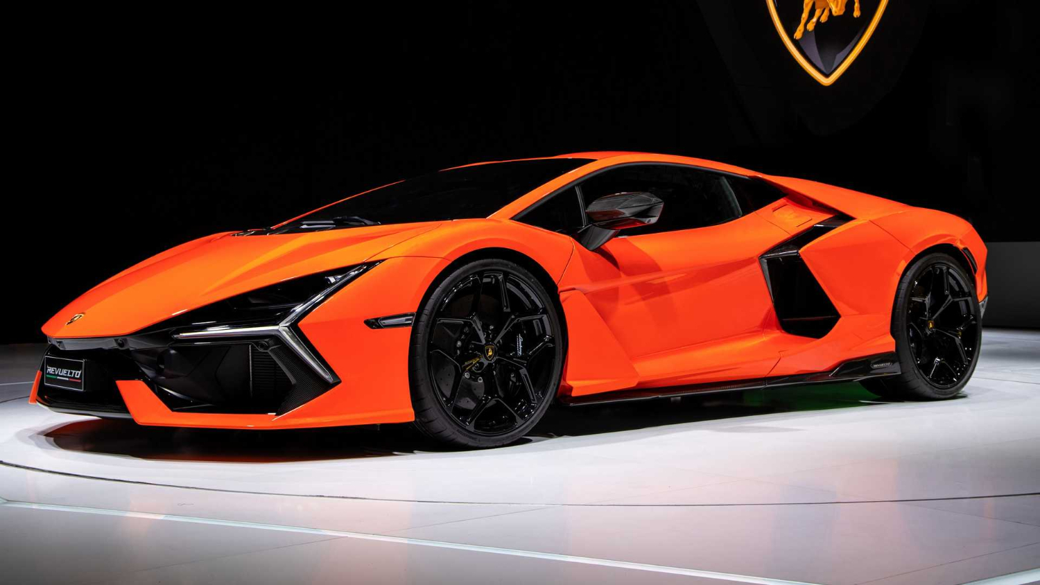 Παρθενική εμφάνιση σε έκθεση για την Lamborghini Revuelto