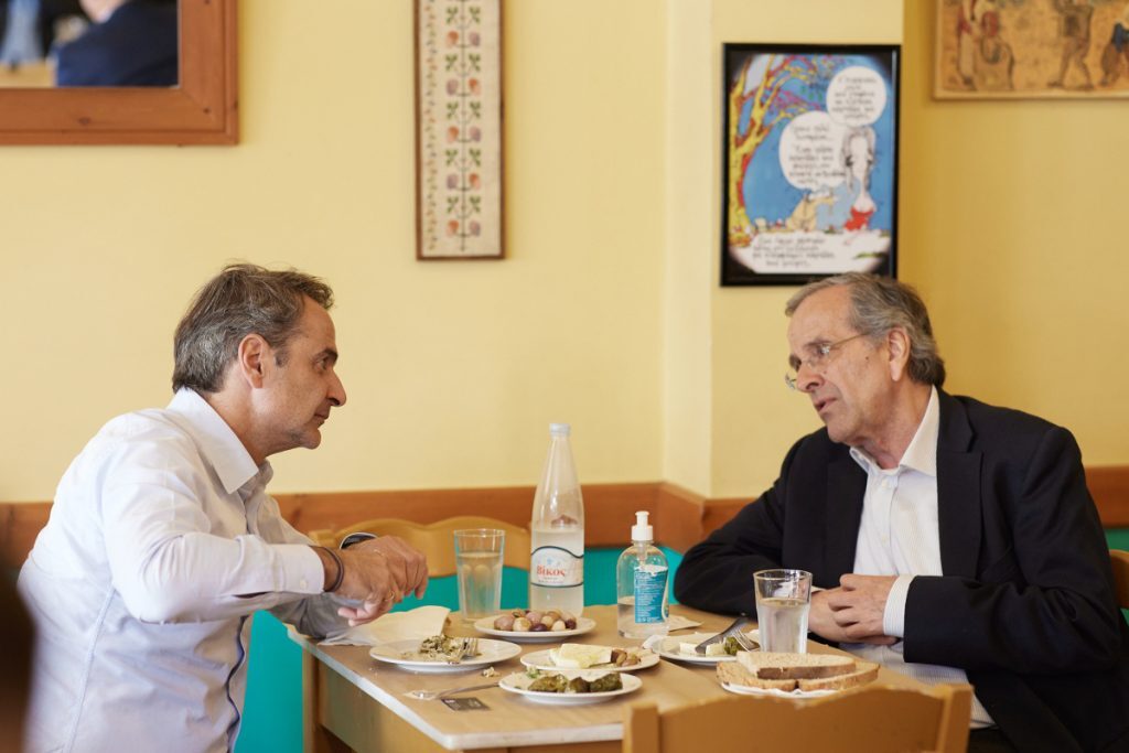 Γεύμα Μητσοτάκη – Σαμάρα στο ιστορικό κέντρο της Καλαμάτας – Τι έφαγαν