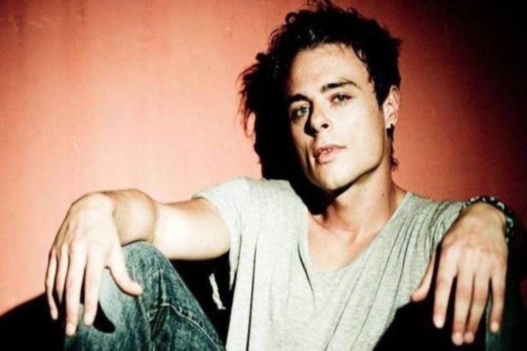 Νίκος Μίχας: Τον θυμάστε από το Fame Story; Δεν θα τον αναγνωρίζετε σαν γιατρό σε νοσοκομείο της Αθή