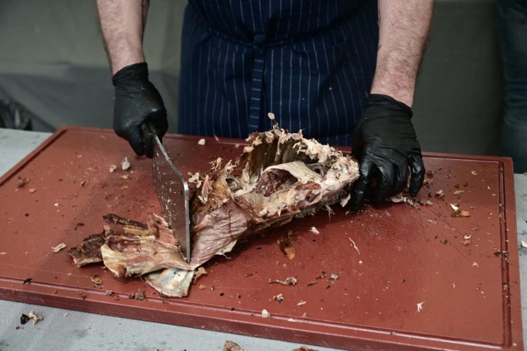 Πάσχα 2023: Γεμάτες οι ταβέρνες & τα εστιατόρια για τον οβελία