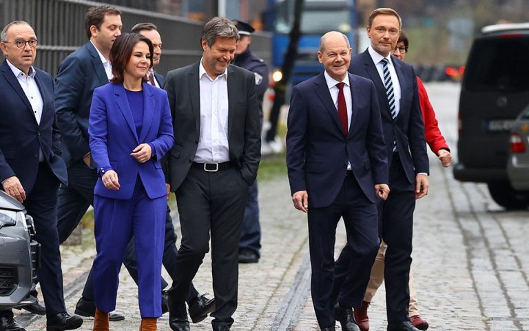 Γερμανία: Το 55%, σύμφωνα με δημοσκόπηση, ζητάει διάλυση του συνασπισμού