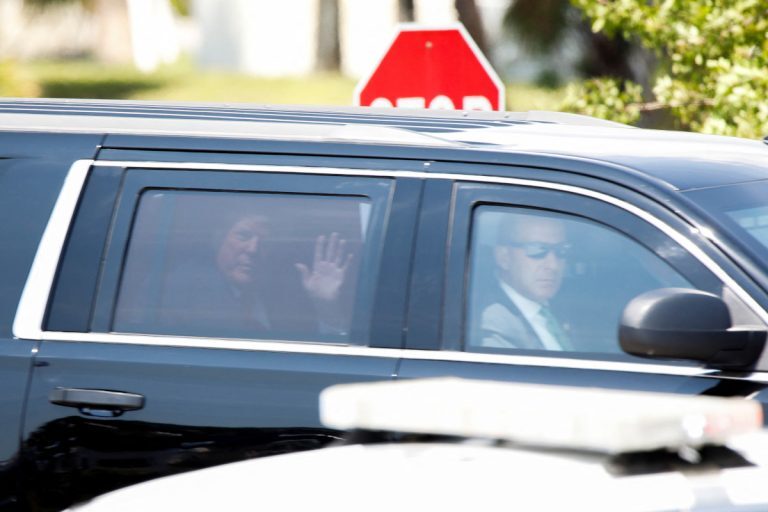 ΗΠΑ: Καθ’ οδόν για τη Νέα Υόρκη ο πρώην πρόεδρος Τραμπ, όπου θα του απαγγελθούν κατηγορίες
