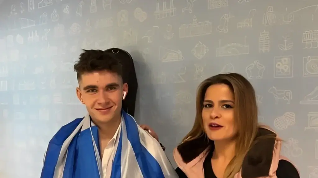 Eurovision 2023: To «Ευχαριστώ Ελλαδάρα μου» του Victor Vernicos από το Λίβερπουλ