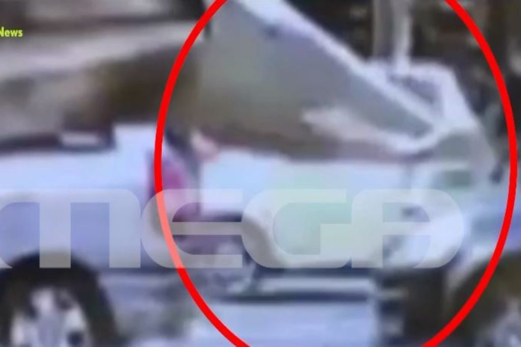 Καλλιθέα: Η στιγμή που το Smart αναπτύσσει ταχύτητα και παρασύρει την 12χρονη – Βίντεο ντοκουμέντο