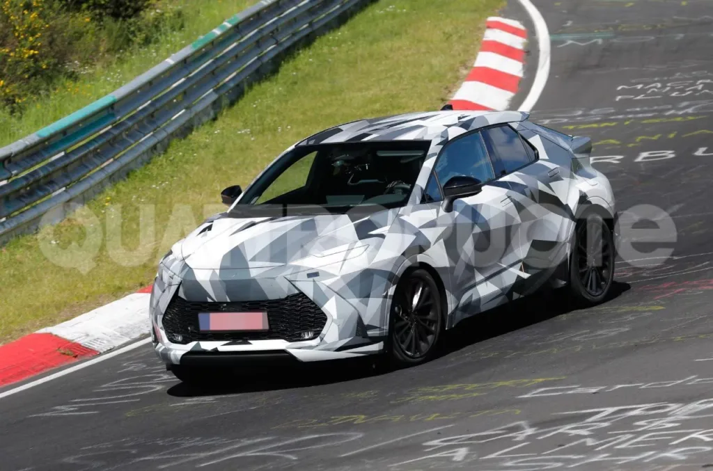 Νέα Toyota C-HR: Πρώτες φωτογραφίες στο Nürburgring
