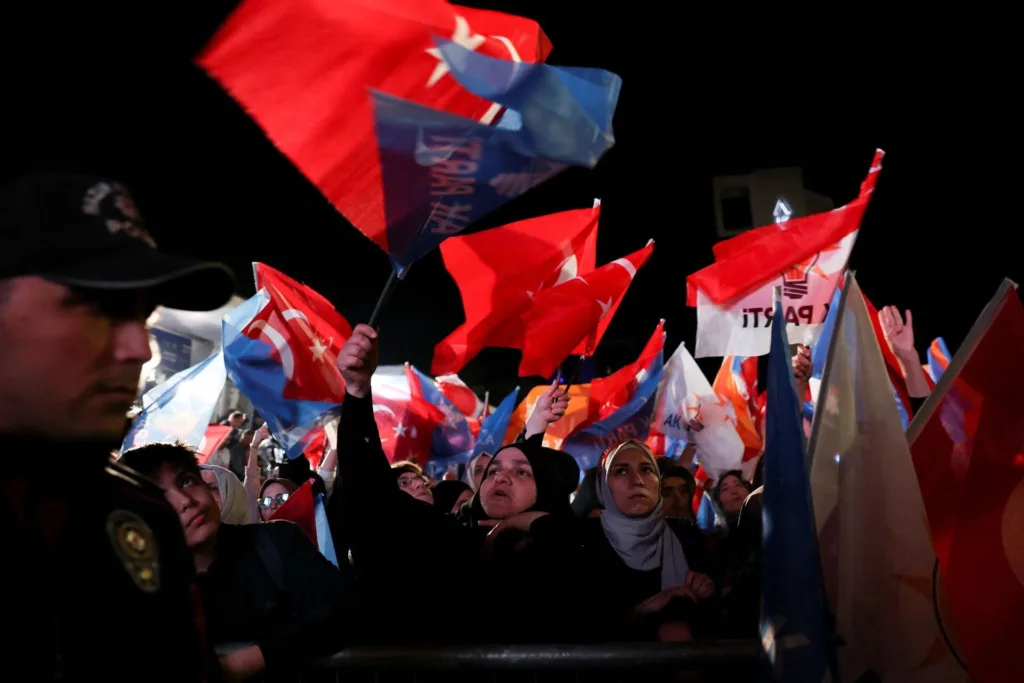 Εκλογές-Θρίλερ στην Τουρκία: Νίκη του Ερντογάν αλλά και δεύτερο γύρο δείχνουν τα αποτελέσματα στο 77