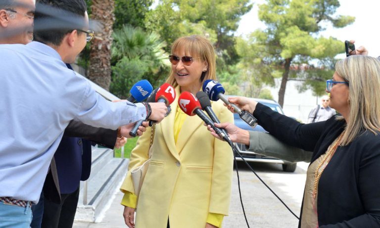 Η Μάρα Ζαχαρέα έβαλε τα γυαλιά σε Κοσιώνη και Τζίμα – Η εμφάνιση της στην ΕΡΤ