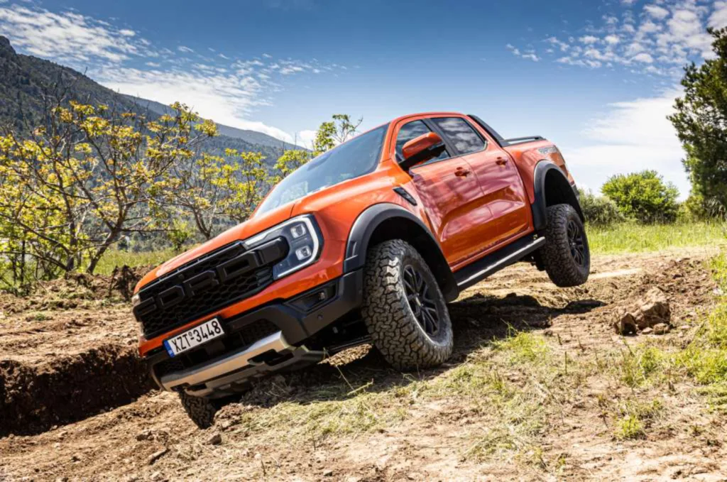 Βάλαμε δύσκολες δοκιμασίες στο νέο Ford Raptor στο Iaveris Park