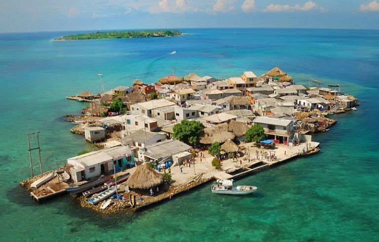 Santa del Islote – Μια κουκκίδα στον χάρτη: Το μικρότερο νησί στον κόσμο που έχει 1200 κατοίκους [Εικόνες & Βίντεο]
