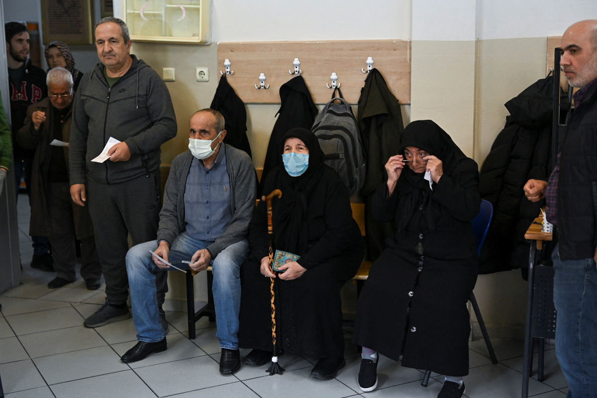 Εκλογές στην Τουρκία: Με κάθε μέσο στις κάλπες οι ψηφοφόροι 