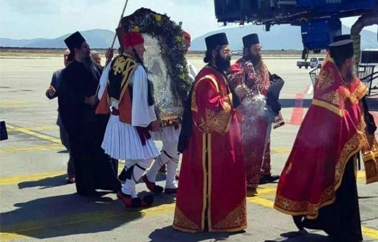 «Άξιον Εστί»: Λαϊκό προσκύνημα στην εμβληματική εικόνα της Παναγίας