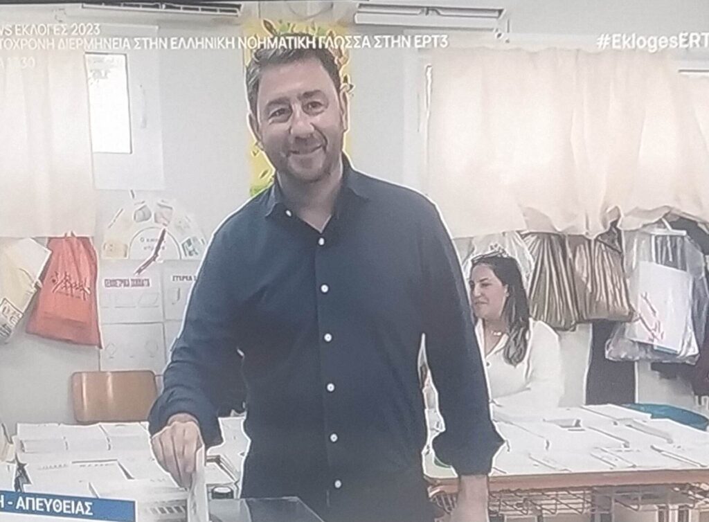 Εκλογές 2023: Στο Αρκαλοχώρι ψήφισε ο Νίκος Ανδρουλάκης – «Κάποιοι δε διστάζουν να γίνουν ικέτες των ψηφοφόρων της Χρυσής Αυγής»