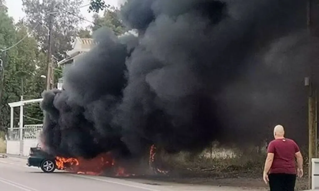 Πανικός στην Αργολίδα: Αυτοκίνητο τυλίχθηκε στις φλόγες [εικόνες]