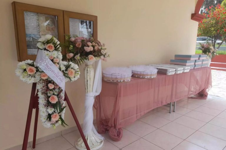 Άρτα: Η Λυδία – Ελένη στον ουρανό – Σπάραξαν καρδιές στο τελευταίο «αντίο» της μικρής, λιποθύμησε δύο φορές ο πατέρας [βίντεο]