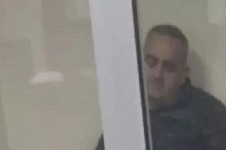 Φρέντι Μπελέρης: Οι πρώτες εικόνες από τη φυλακή – Κρατείται στα Τίρανα, συνελήφθη στενός συνεργάτης του [βίντεο]