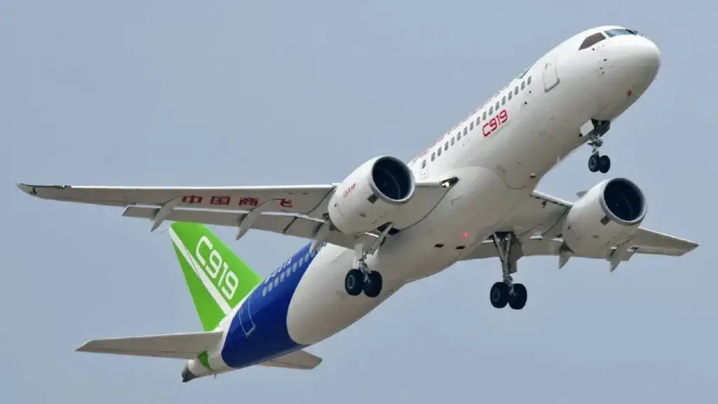 C919: Η κινεζική απάντηση στο αμερικανικό Boeing – Πραγματοποίησε την πρώτη εμπορική του πτήση