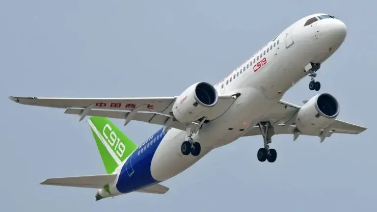 C919: Η κινεζική απάντηση στο αμερικανικό Boeing – Πραγματοποίησε την πρώτη εμπορική του πτήση
