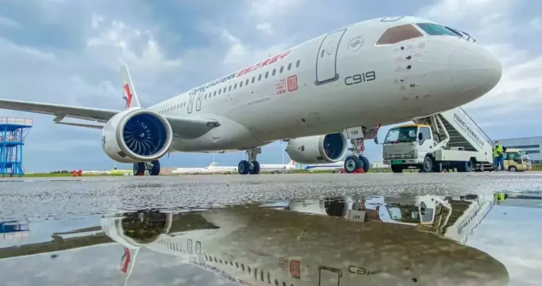 Κίνα: Το επιβατικό αεροπλάνο C919, αποτελεί  «απάντηση» στα Boeing και Airbus [βίντεο της «παρθενικής» πτήσης]