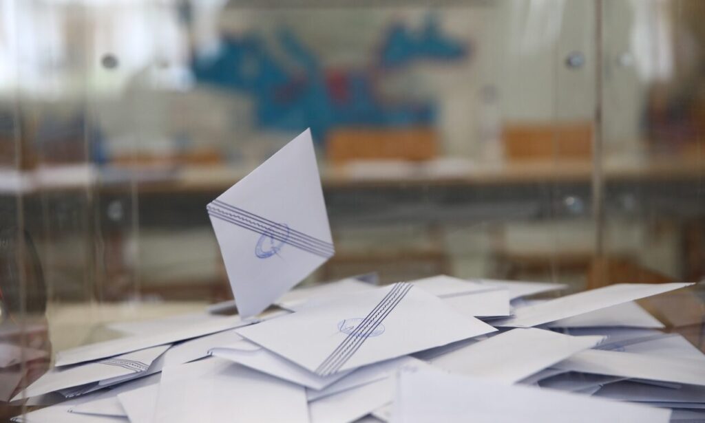 Αποκάλυψη «Ε.Τ.»: Δύο κάλπες σε μία, όριο το 40% για δημάρχους και περιφερειάρχες – Ολες οι αλλαγές του νέου εκλογικού νόμου