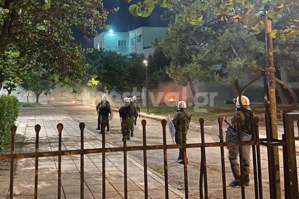 Θεσσαλονίκη: Επεισόδια με μολότοφ και χημικά στο ΑΠΘ [βίντεο]