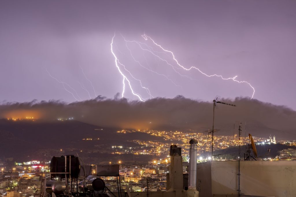 Καιρός: Συναγερμός από Μαρουσάκη – Οι 10 περιοχές που «χτυπούν» τις επόμενες ώρες επικίνδυνα φαινόμε